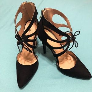 BNIB Size 9 black high heels
